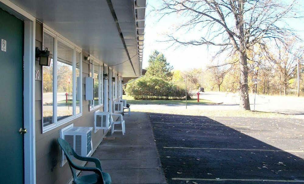 Forest Lake Motel Grand Rapids Ngoại thất bức ảnh